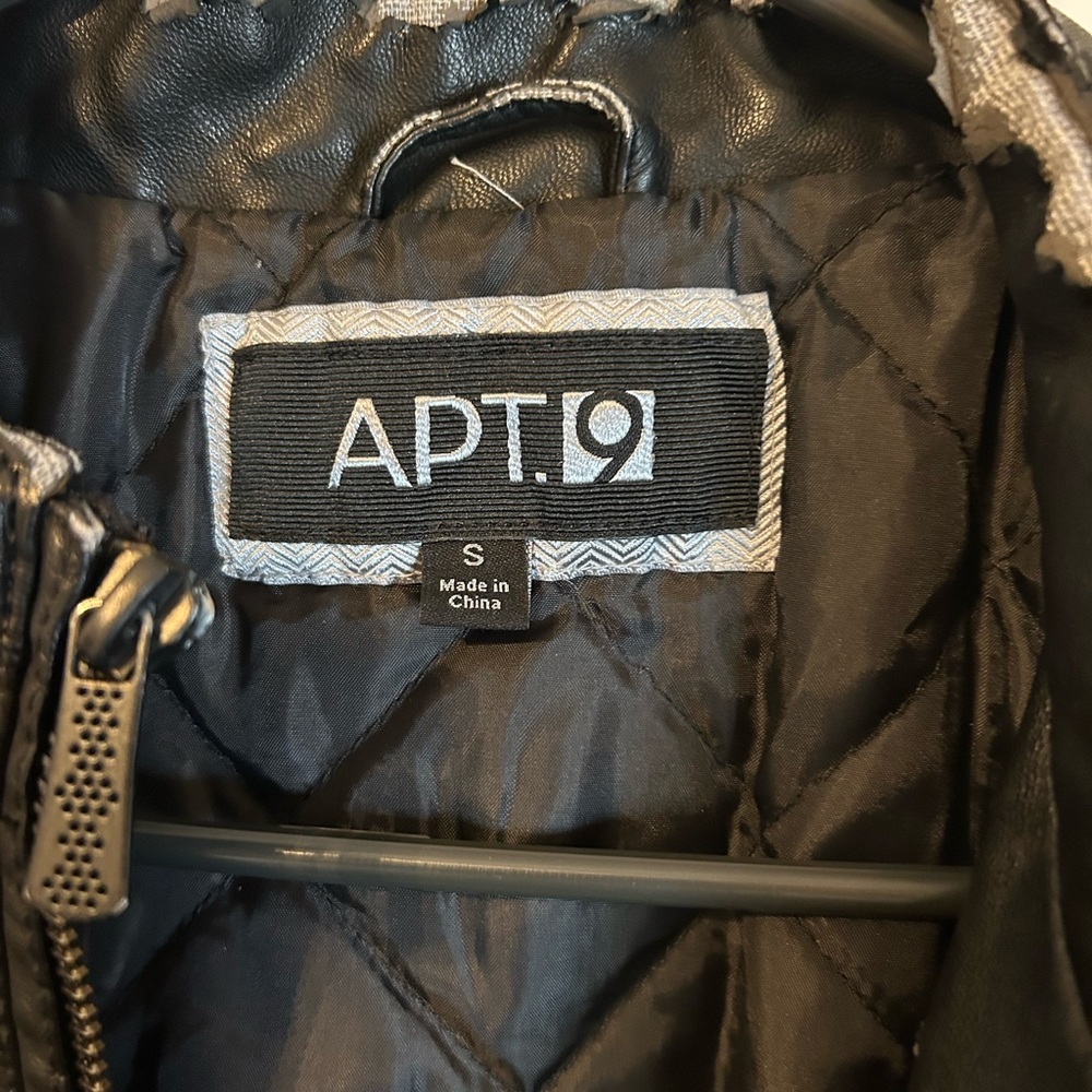 Apt. 9 Women's Classic Black Leather Jacket - Picture 5 of 5